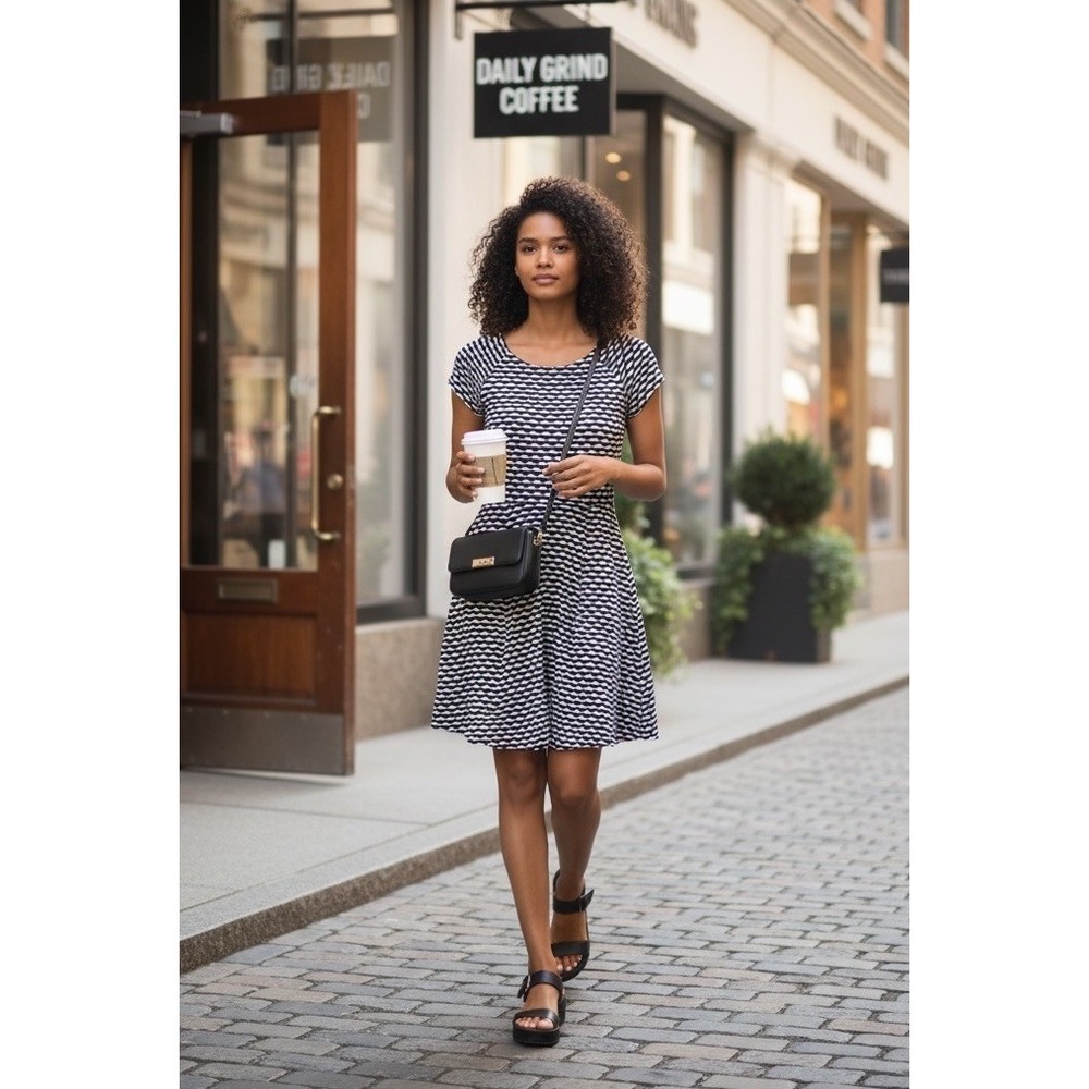 Renee C Dress Black Gray White Quilted Textured Short Sleeve SZ M Stretch Swing - Picture 6 of 6